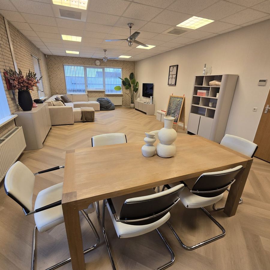 Grotere tafel voor gesprekken met meerdere mensen